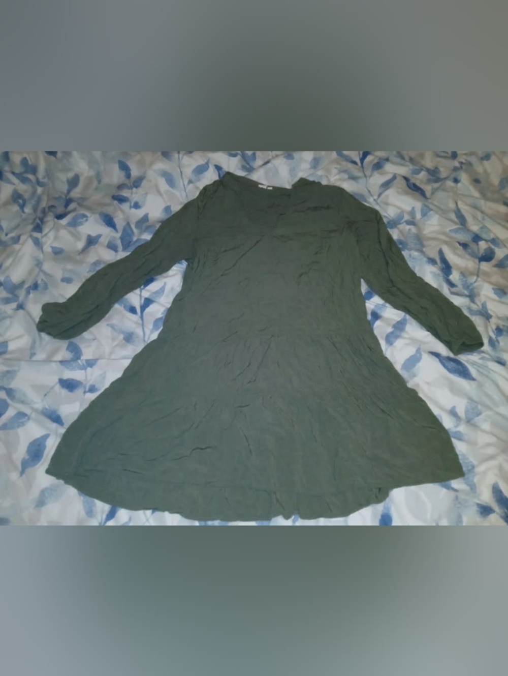 GAP Long Sleeve Scoop Neck Dress in Olive